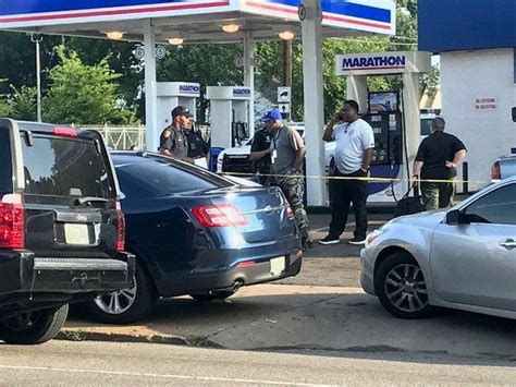 Girl, 16, shot in head at gas station on West Side